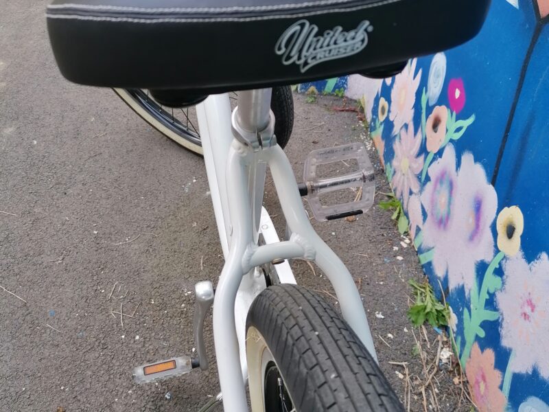 Vélo femme Beach United Cruiser blanc nacrée