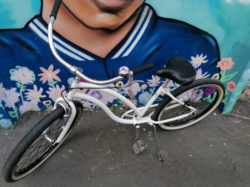 Vélo femme Beach United Cruiser blanc nacrée