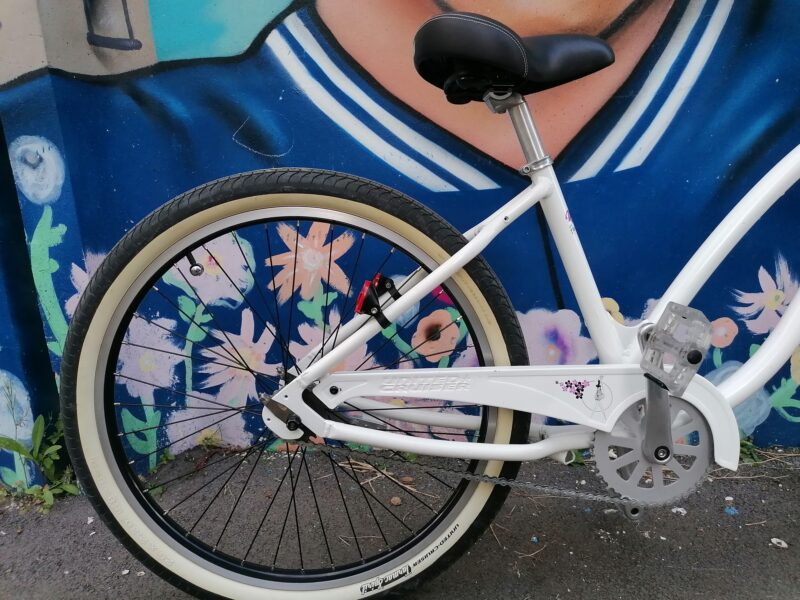 Vélo femme Beach United Cruiser blanc nacrée