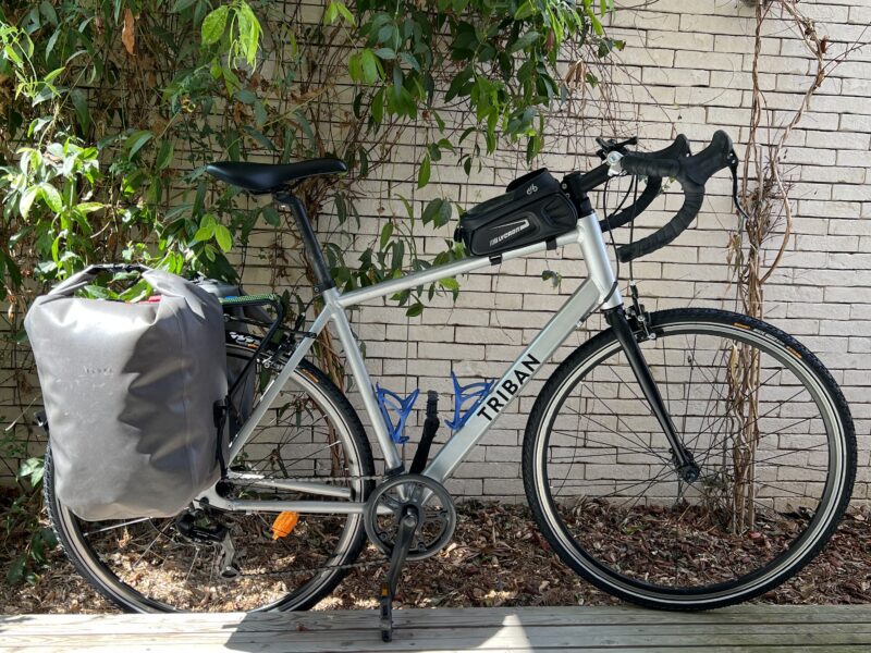 Location vélo gravel taille M avec équipements inclus