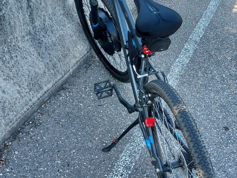 Vélo Rockrider 27.5P avec roue avant électrique Teebike