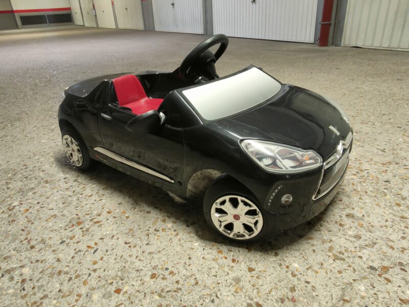 Voiture à pédale Citroën DS3 pour enfant de + 3 ans à - 5ans. Possibilité à l'heure