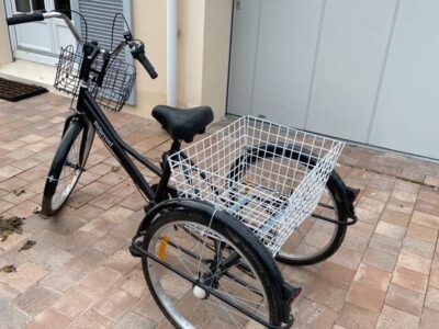 Tricycle pour handicapé avec 7 vitesses. Prix indiqué est pour 1/2 journée (15€ pour la demi-journée).