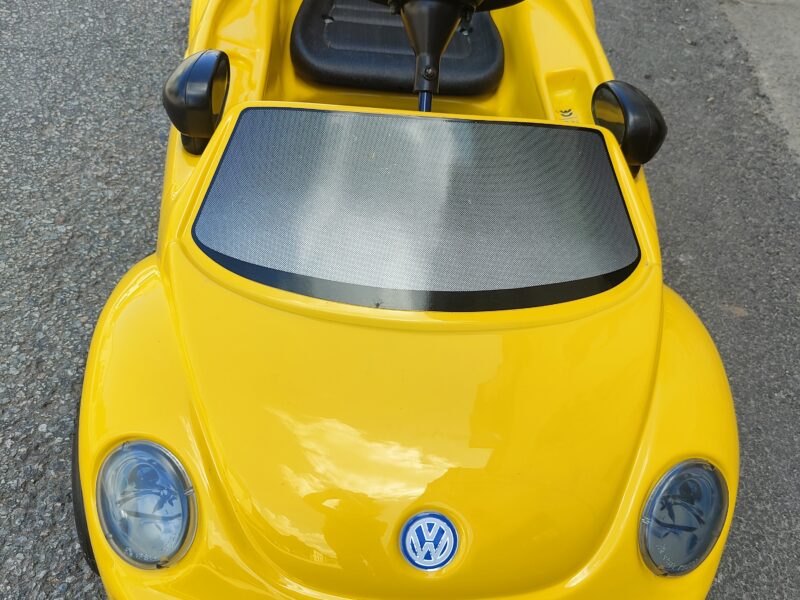 Voiture à pédale Volkswagen New Beetle pour enfant de + 3 ans à - 5ans. Possibilité à l'heure