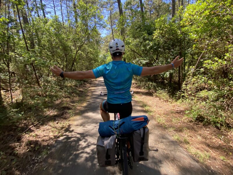 Location vélo (s) GRAVEL avec équipements inclus