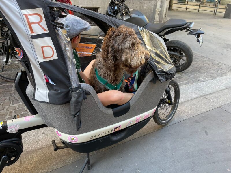 Location Vélo cargo électrique Paris Gazelle MAKKI pour tournage film ou transport adultes