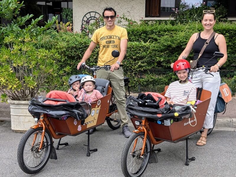 Rent a cargo bike in Paris Urban Arrow Family BAKFIETS GAZELLE MAKKI Riese MUller LOAD 75