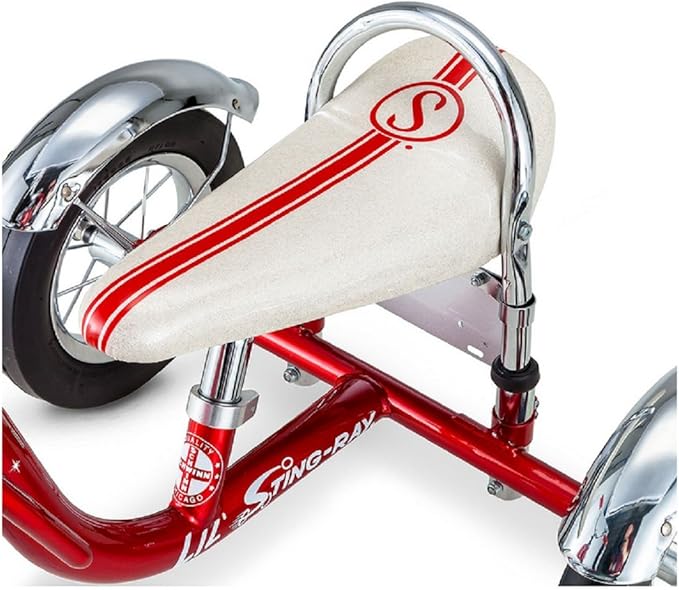 Tricycle de luxe chromé avec un look retro-moderne pour enfant de + 3 ans à - 5ans. Prix indiqué est pour 1h (8€ pour 1 heure).