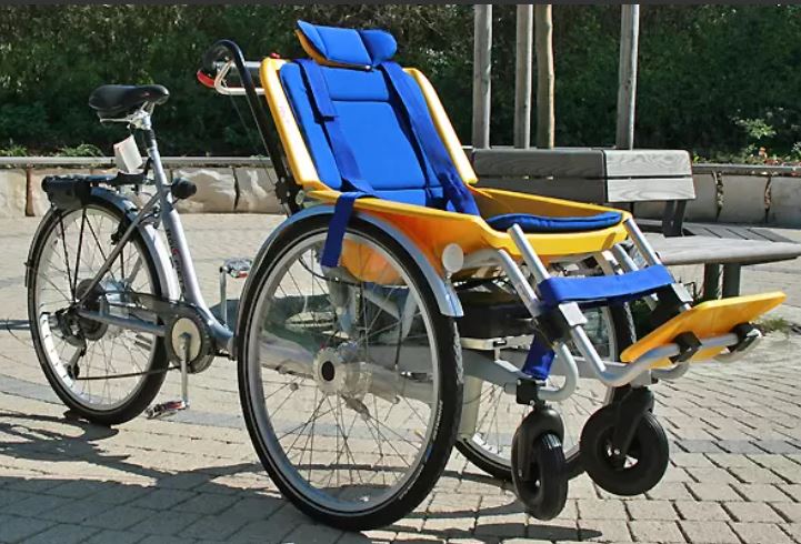 Vélo PMR, vélo pousseur, Fauteuil roulant inclus. Vélo Manuel. Prix indiqué est pour 1/2 journée (25€ la demi-journée).