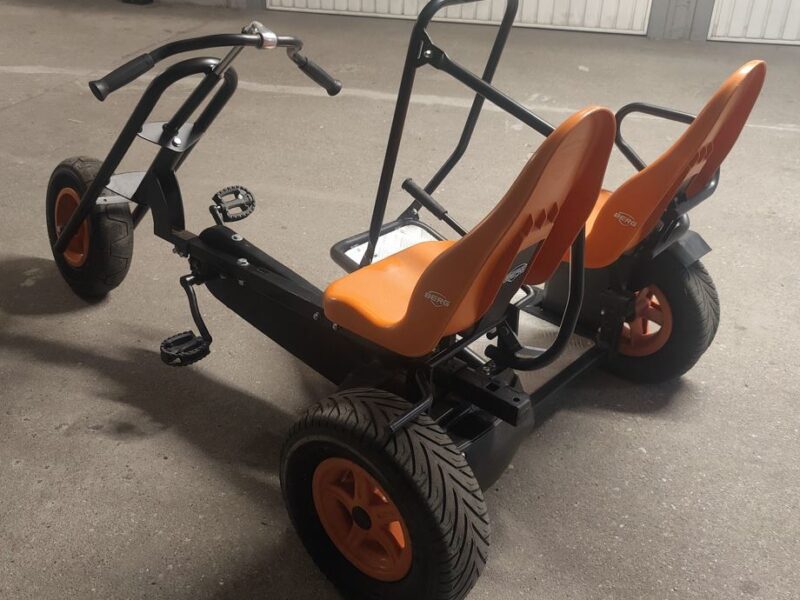 Kart à pédales Berg pour 2 Adultes ou 2 enfants. Prix indiqué est pour 1/2 journée (35€ pour la demi-journée).