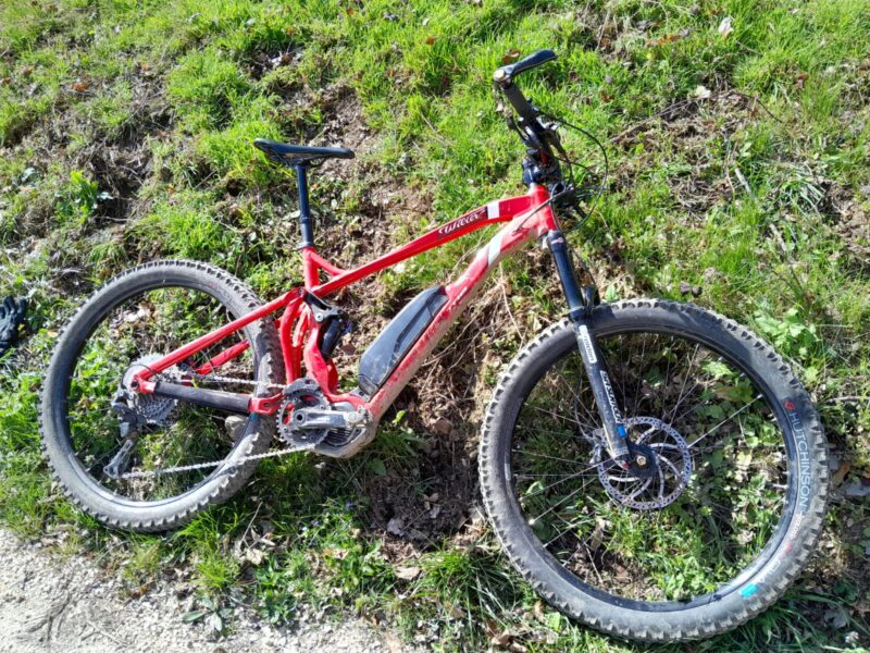 2 VTT à assistance électrique all mountain, louables séparément, prix par jour et par VTT