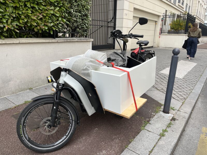 Déménager objets encombrants bureau porte manteau banc en cargo