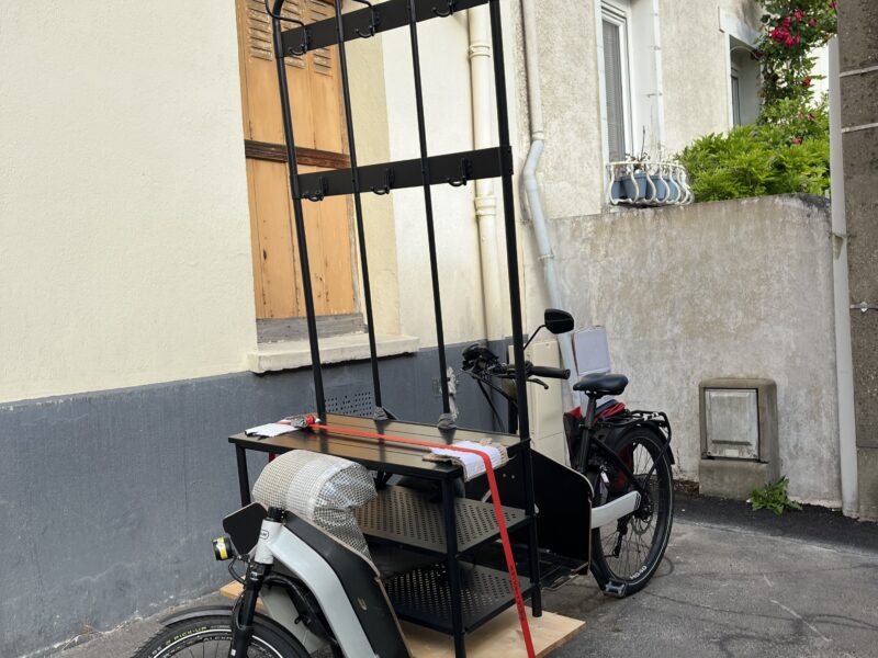 Déménager objets encombrants bureau porte manteau banc en cargo