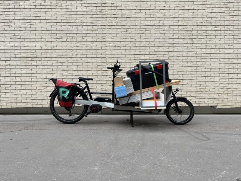 Déménager objets encombrants bureau porte manteau banc en cargo