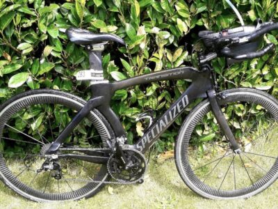 Vélo de triathlon en carbone (Specialized transition)